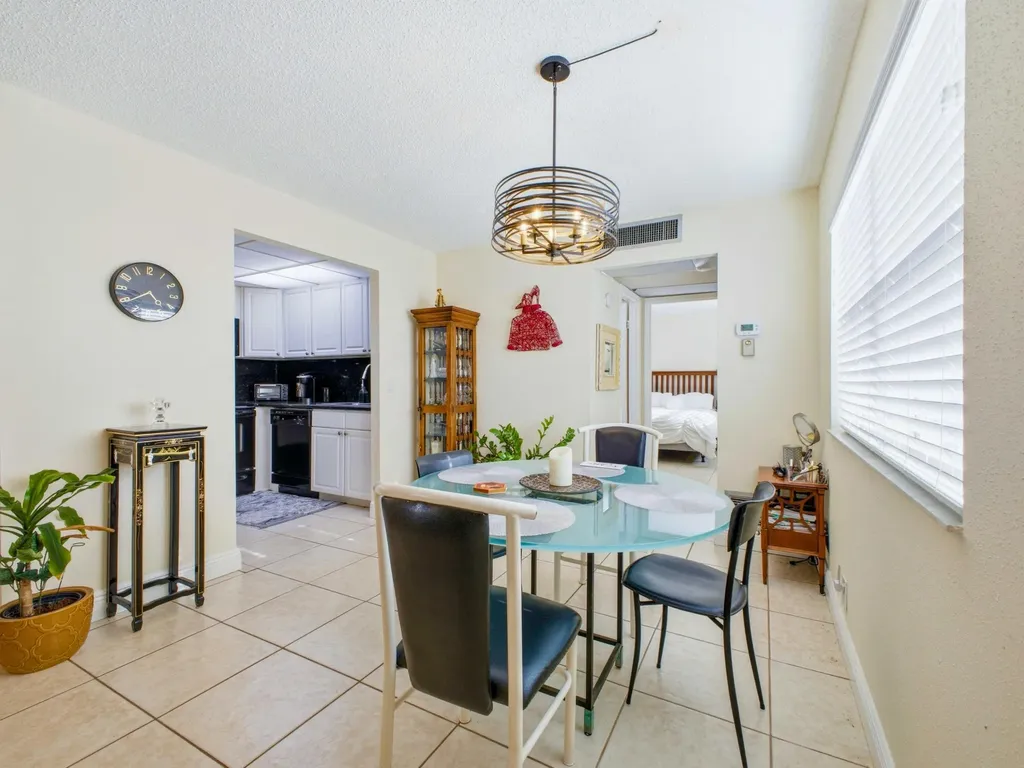 202 Brittany E Delray Beach FL 33446