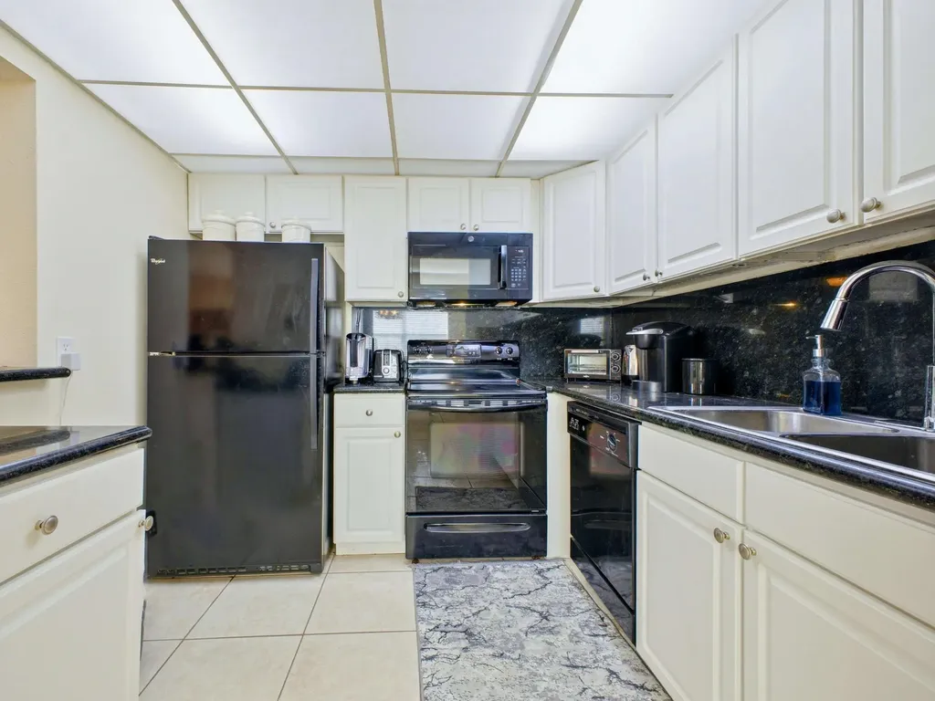 202 Brittany E Delray Beach FL 33446
