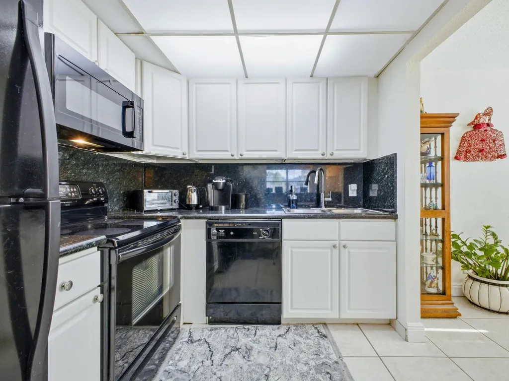 202 Brittany E Delray Beach FL 33446