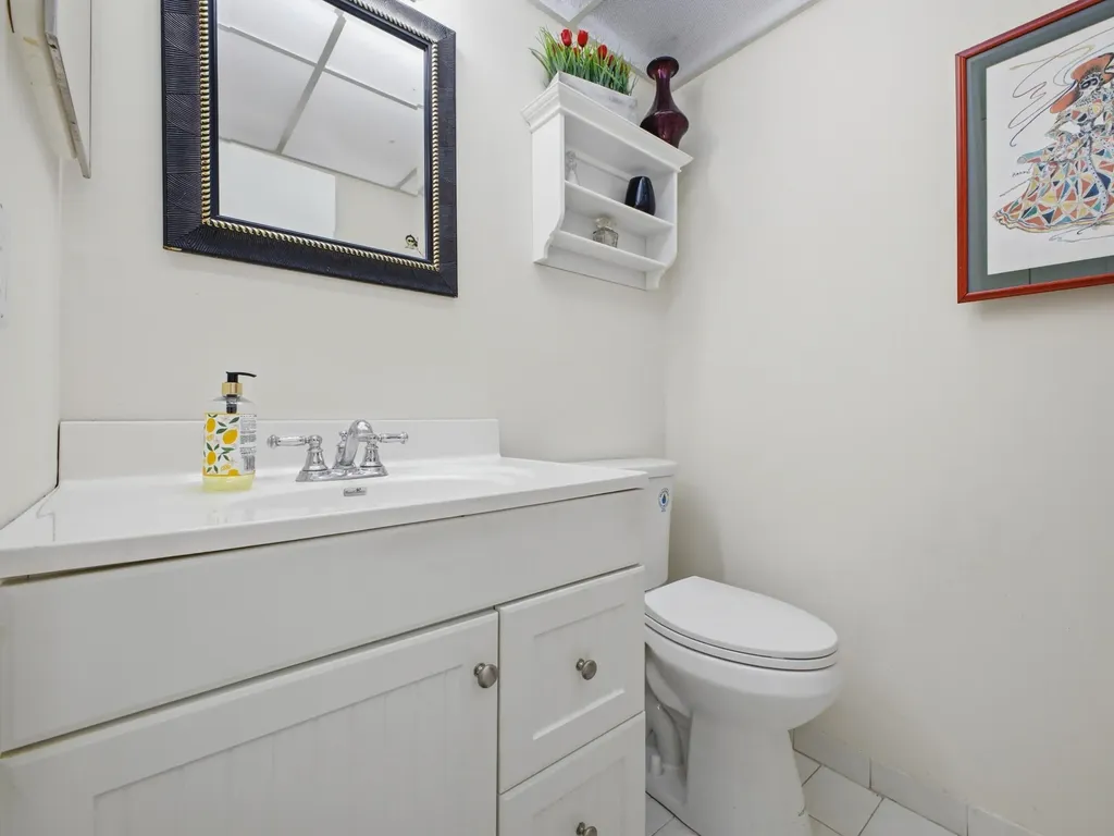 202 Brittany E Delray Beach FL 33446