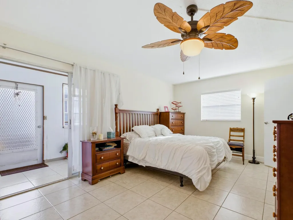 202 Brittany E Delray Beach FL 33446