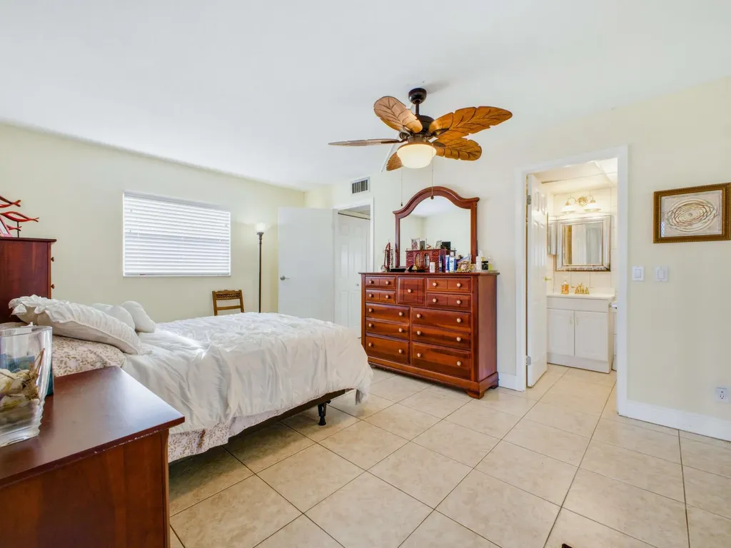 202 Brittany E Delray Beach FL 33446