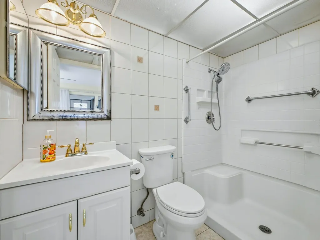 202 Brittany E Delray Beach FL 33446
