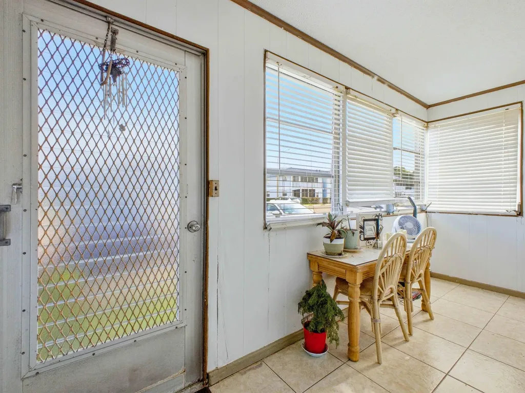 202 Brittany E Delray Beach FL 33446