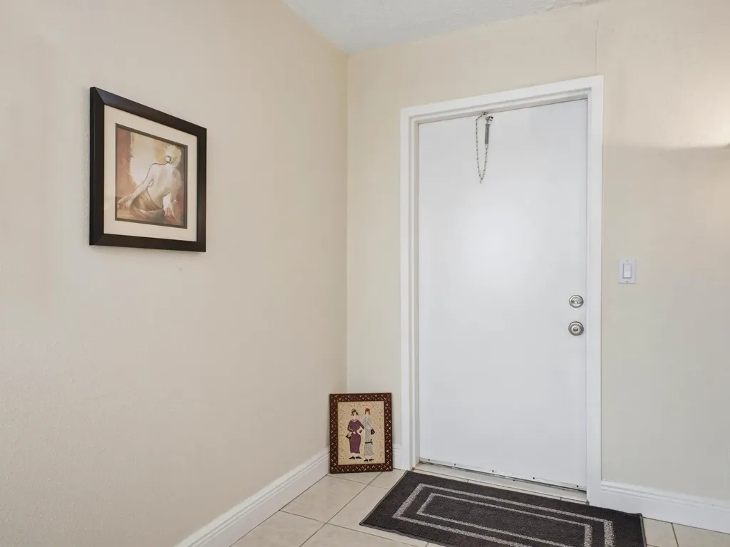 202 Brittany E Delray Beach FL 33446