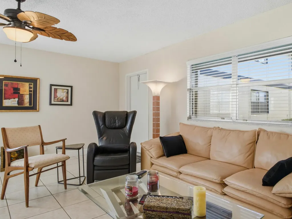 202 Brittany E Delray Beach FL 33446