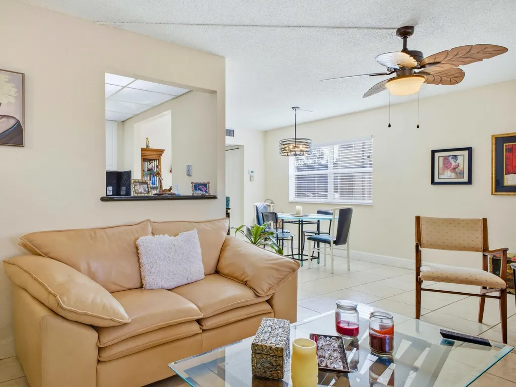 202 Brittany E Delray Beach FL 33446