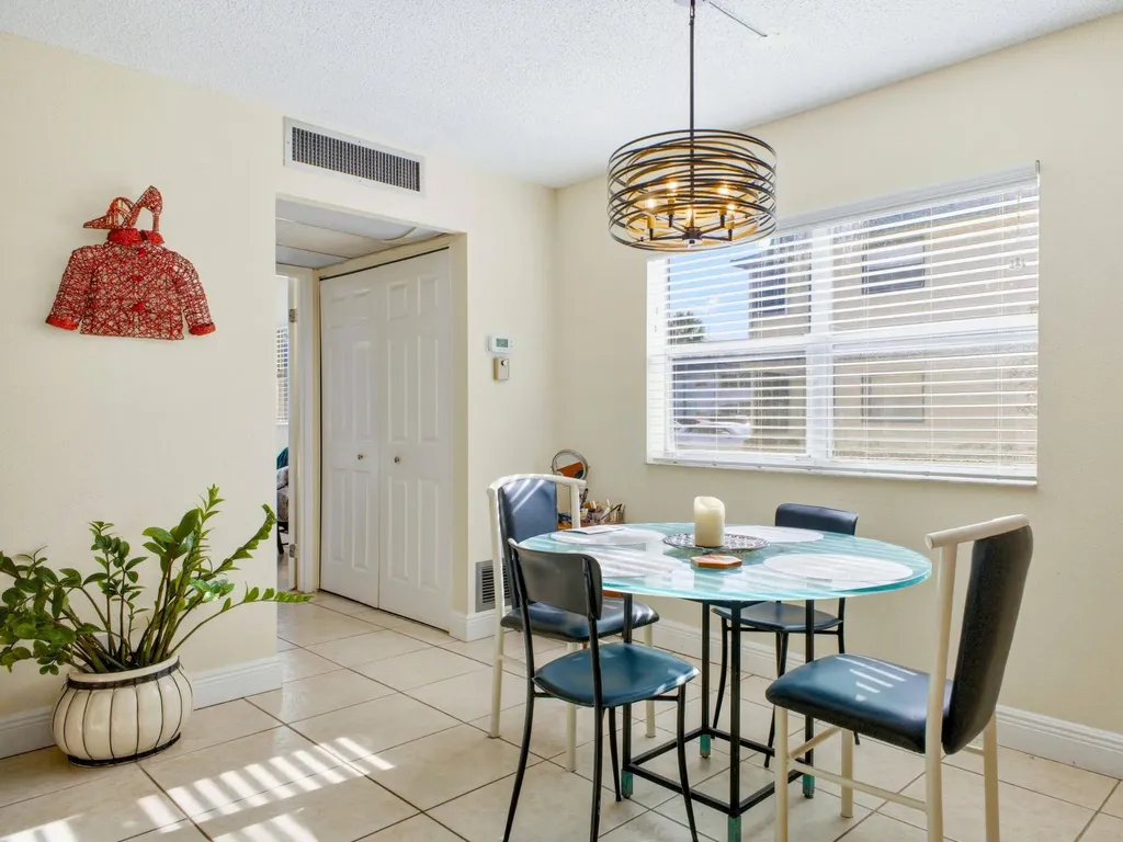 202 Brittany E Delray Beach FL 33446
