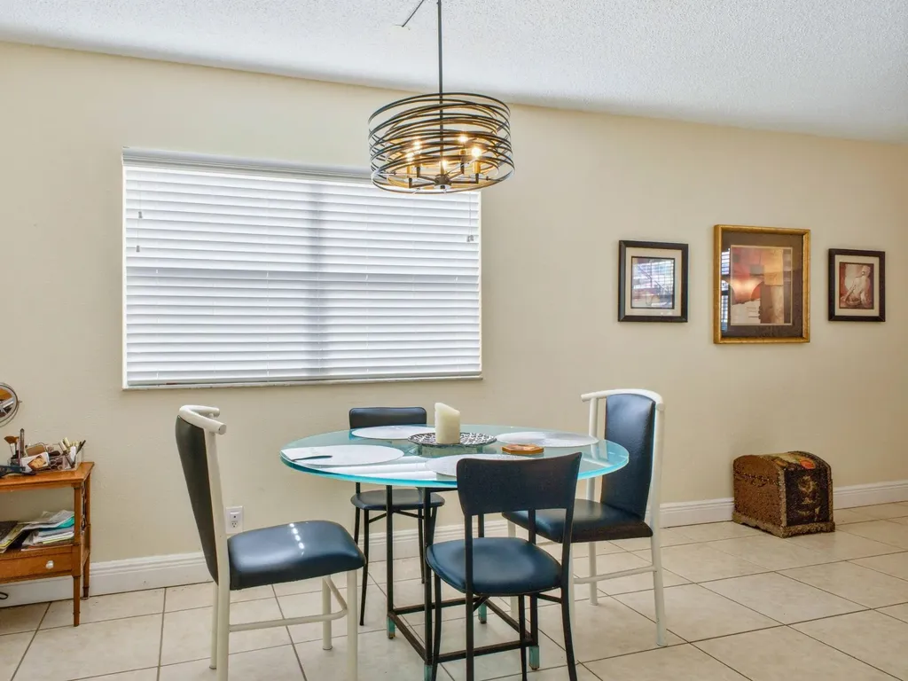 202 Brittany E Delray Beach FL 33446