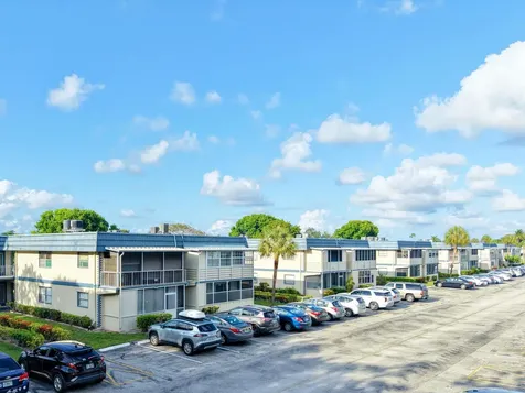 202 Brittany E Delray Beach FL 33446