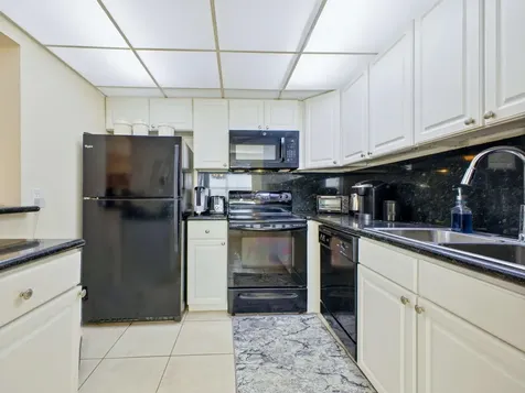 202 Brittany E Delray Beach FL 33446