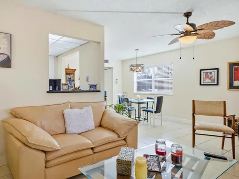 202 Brittany E Delray Beach FL 33446