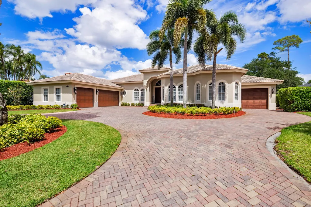 594 N Country Club Drive Atlantis FL 33462