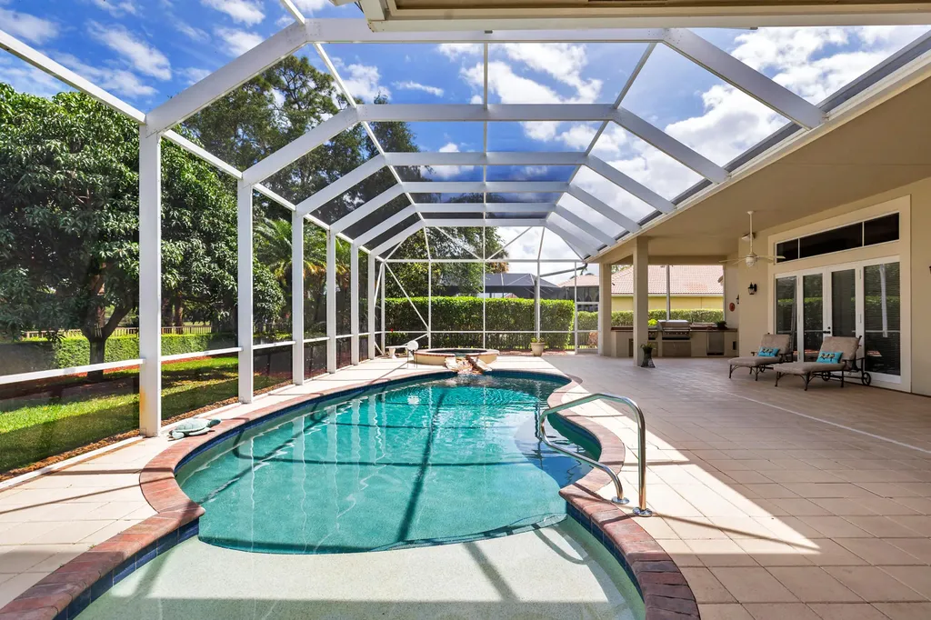 594 N Country Club Drive Atlantis FL 33462