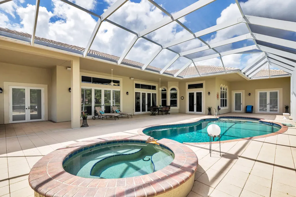 594 N Country Club Drive Atlantis FL 33462
