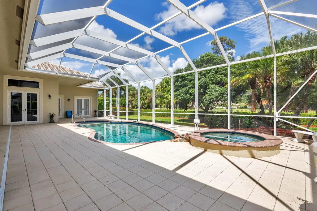 594 N Country Club Drive Atlantis FL 33462