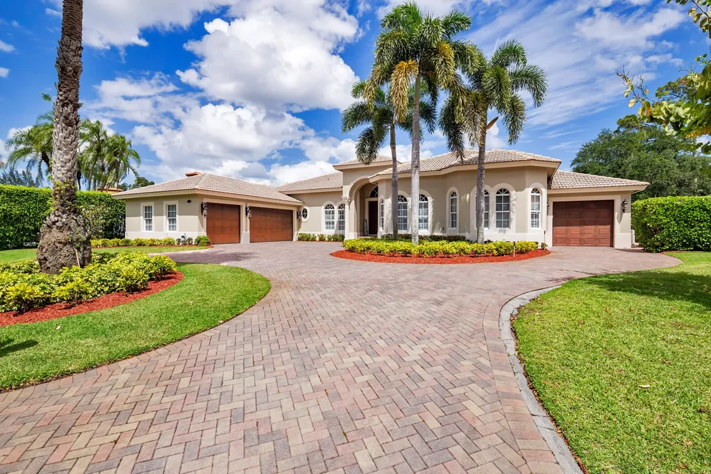 594 N Country Club Drive Atlantis FL 33462