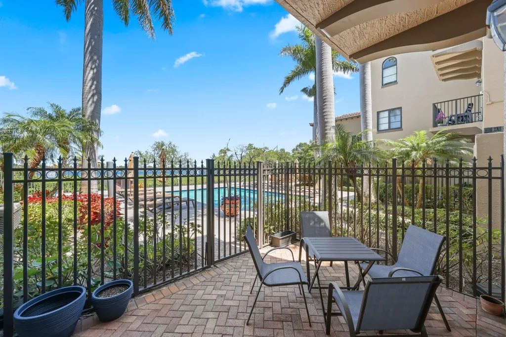 920 Via Villagio Hypoluxo FL 33462