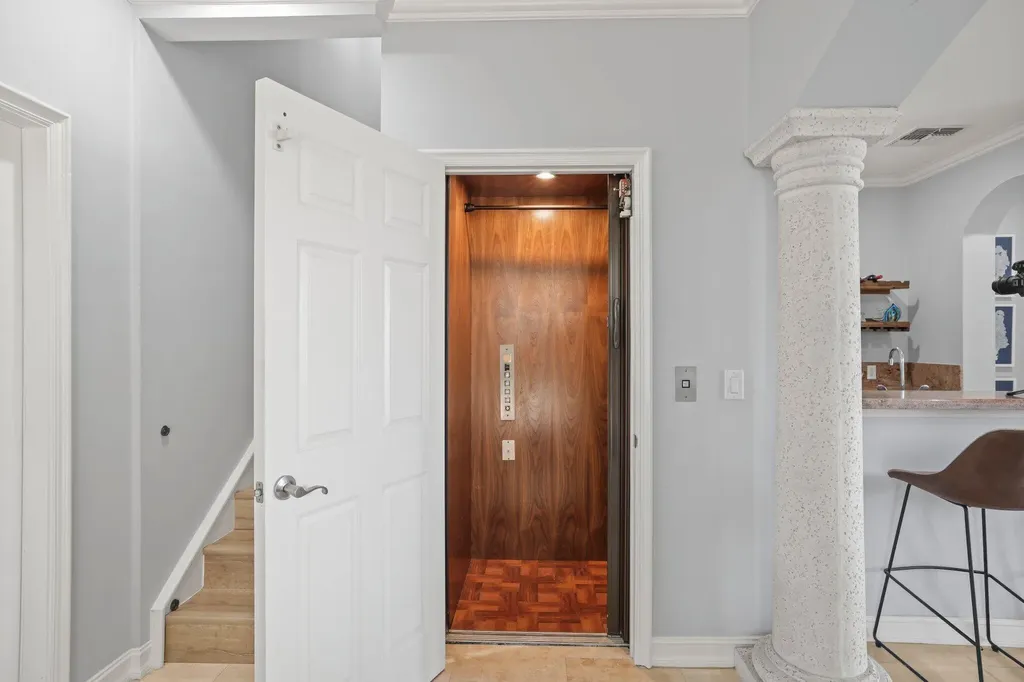 920 Via Villagio Hypoluxo FL 33462
