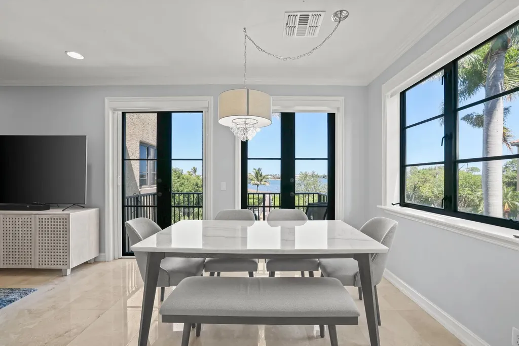 920 Via Villagio Hypoluxo FL 33462