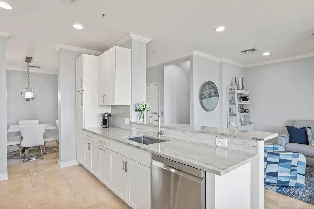 920 Via Villagio Hypoluxo FL 33462