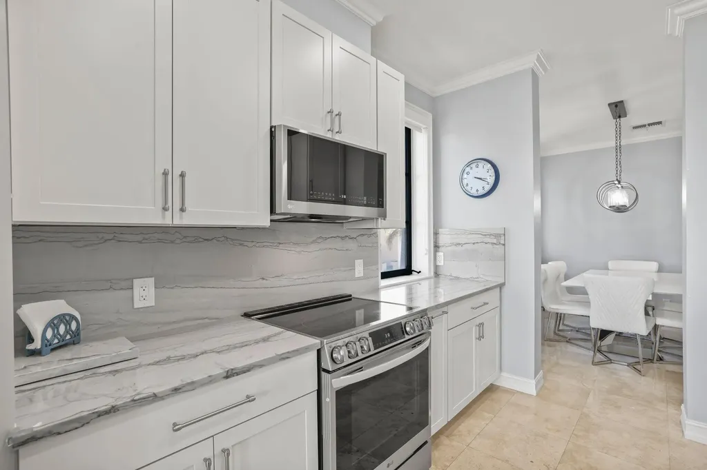 920 Via Villagio Hypoluxo FL 33462