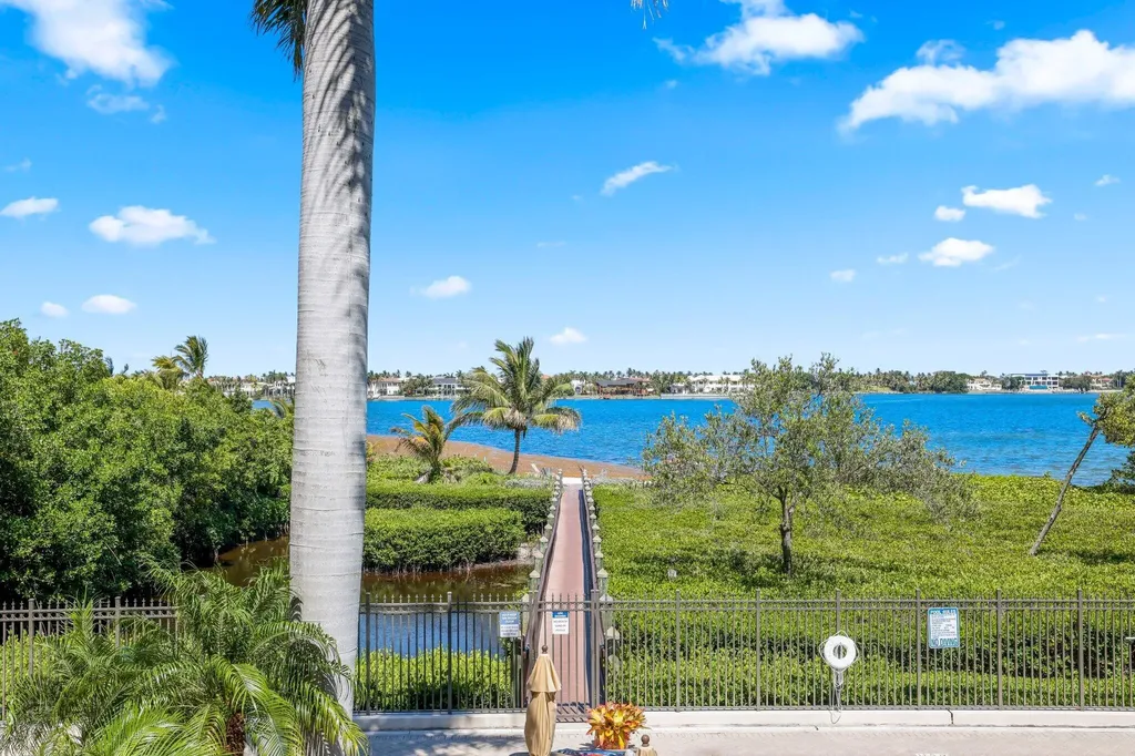 920 Via Villagio Hypoluxo FL 33462