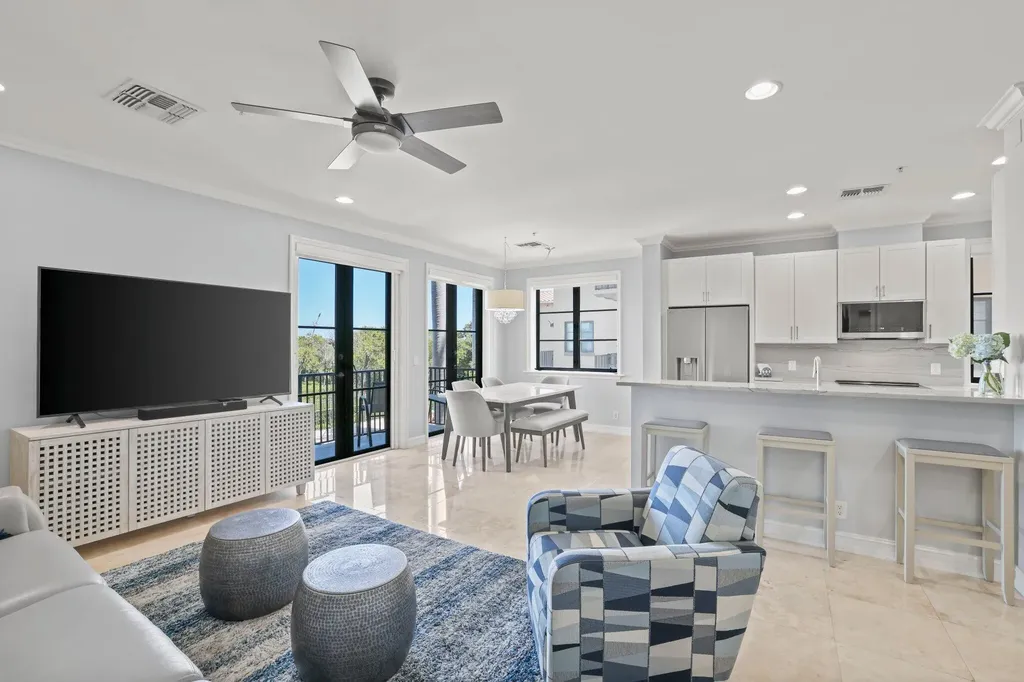 920 Via Villagio Hypoluxo FL 33462