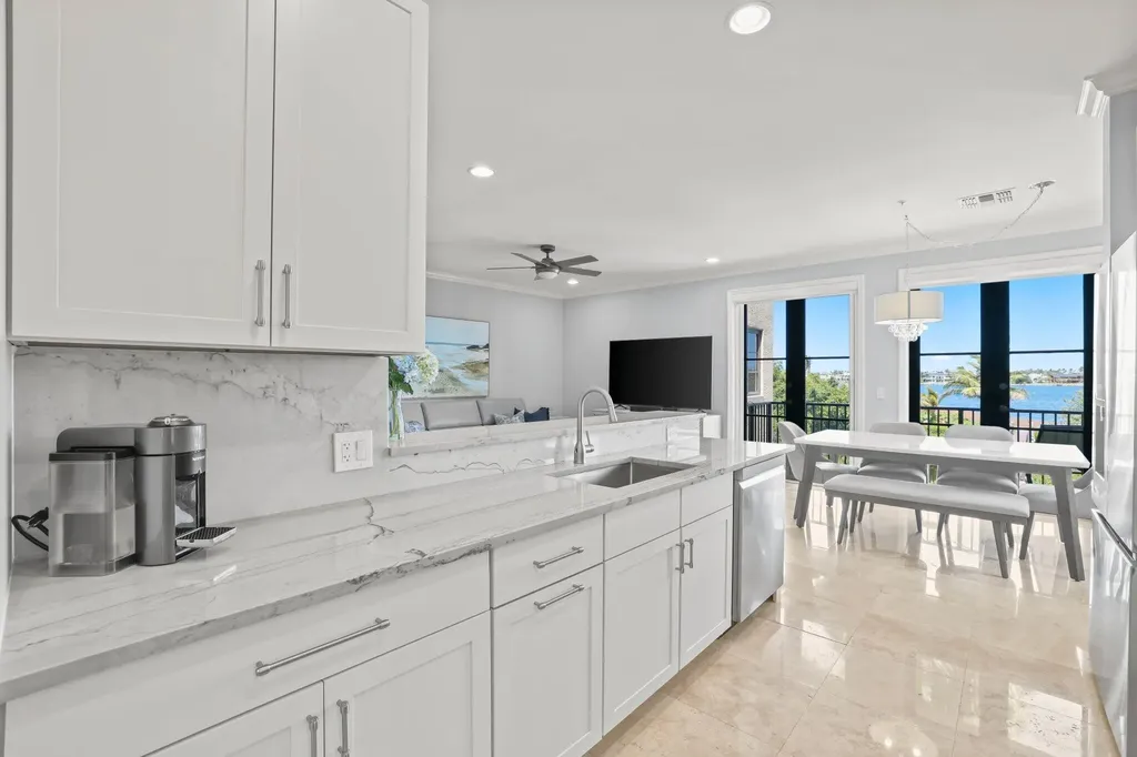 920 Via Villagio Hypoluxo FL 33462