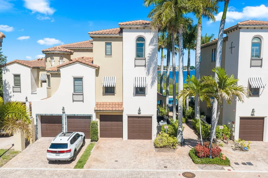 920 Via Villagio Hypoluxo FL 33462