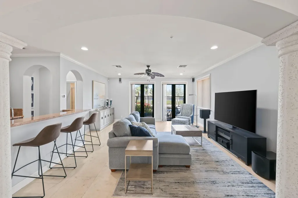 920 Via Villagio Hypoluxo FL 33462