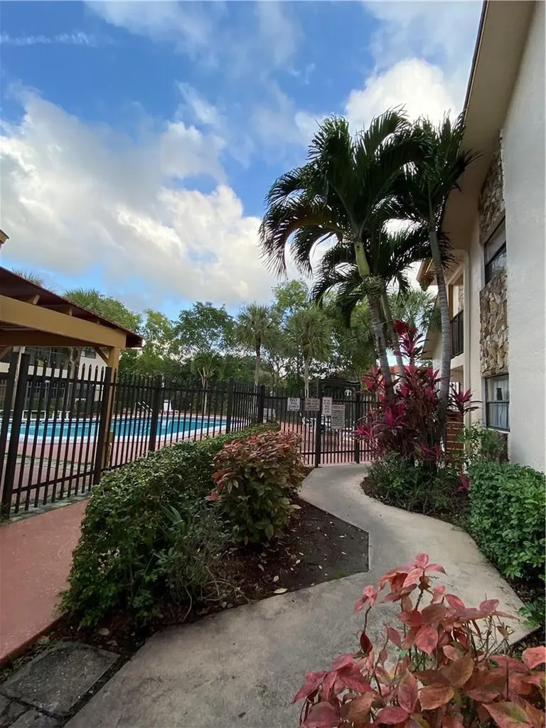2967 Riverside Drive Coral Springs FL 33065
