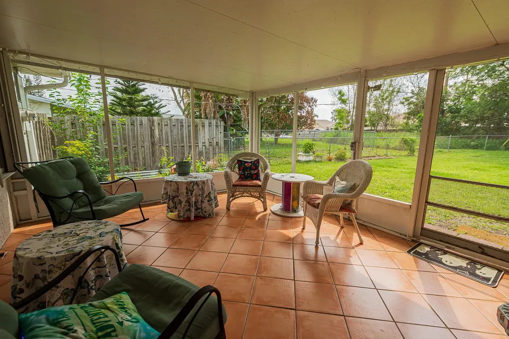 537 NW Sagamore Terrace Port St Lucie FL 34983