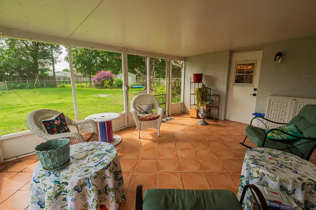 537 NW Sagamore Terrace Port St Lucie FL 34983