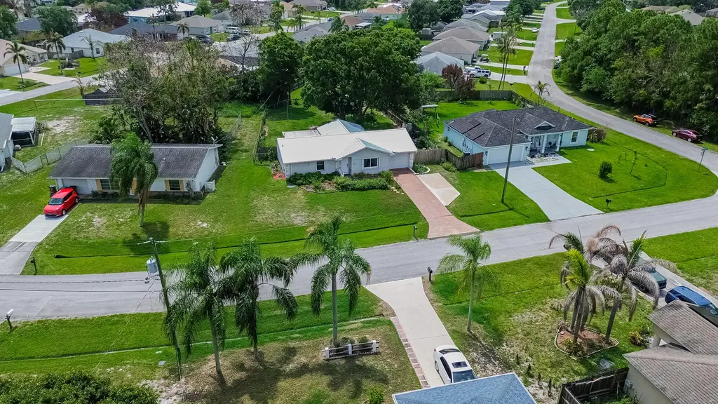 537 NW Sagamore Terrace Port St Lucie FL 34983