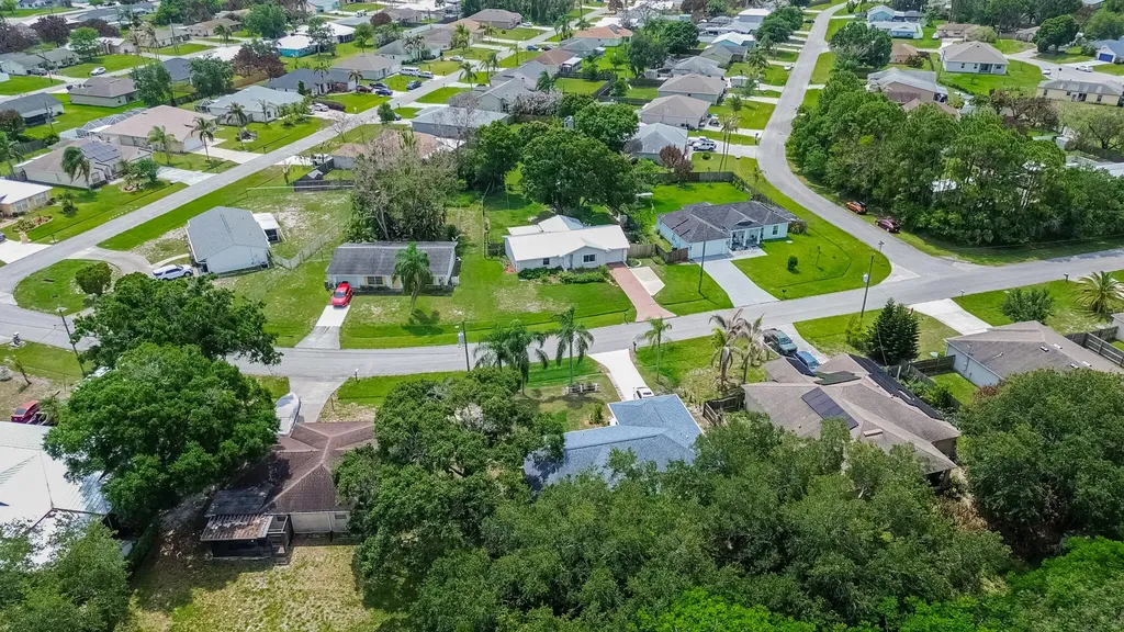 537 NW Sagamore Terrace Port St Lucie FL 34983