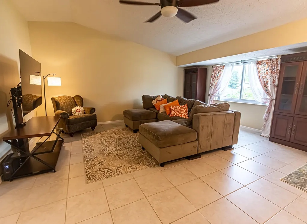 537 NW Sagamore Terrace Port St Lucie FL 34983