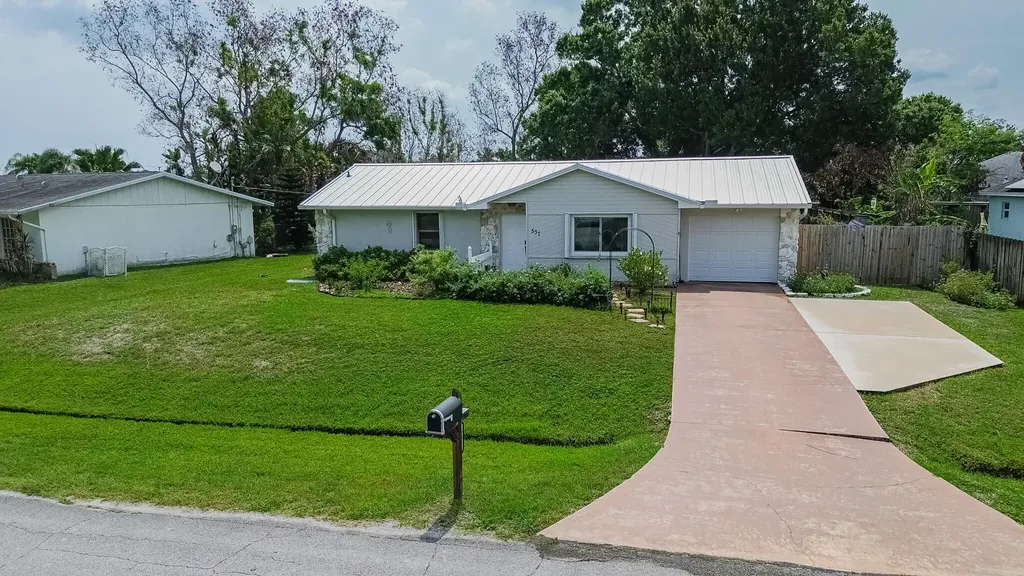 537 NW Sagamore Terrace Port St Lucie FL 34983