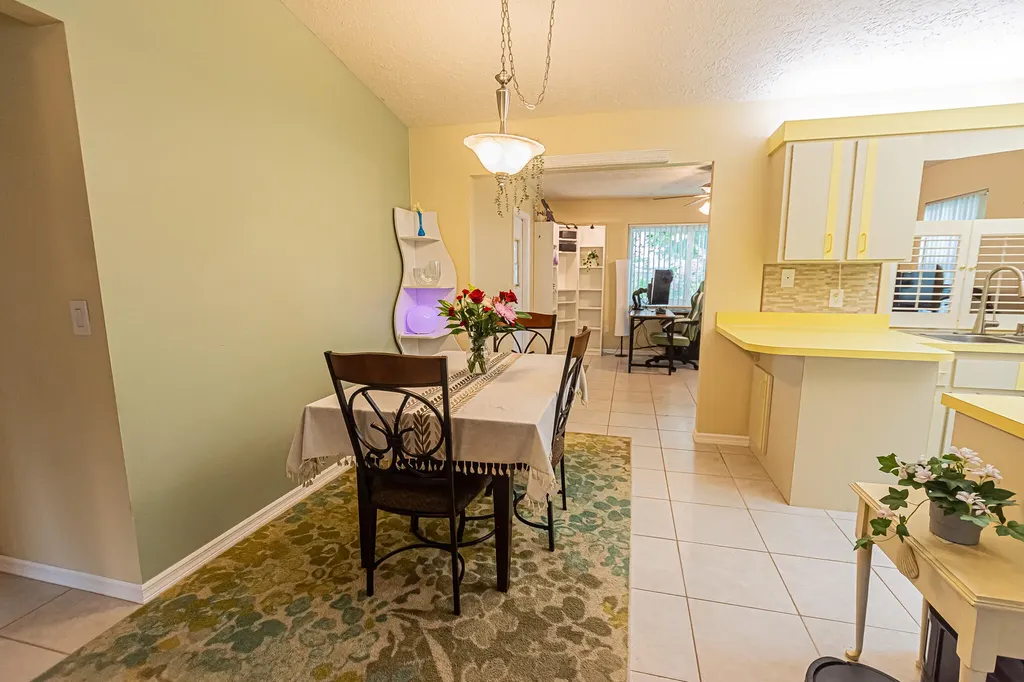 537 NW Sagamore Terrace Port St Lucie FL 34983