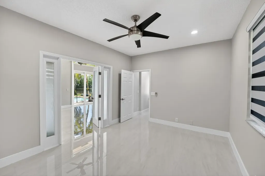 3043 Lakewood Drive Weston FL 33332