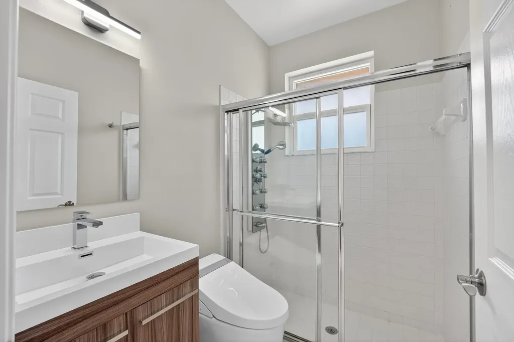 3043 Lakewood Drive Weston FL 33332