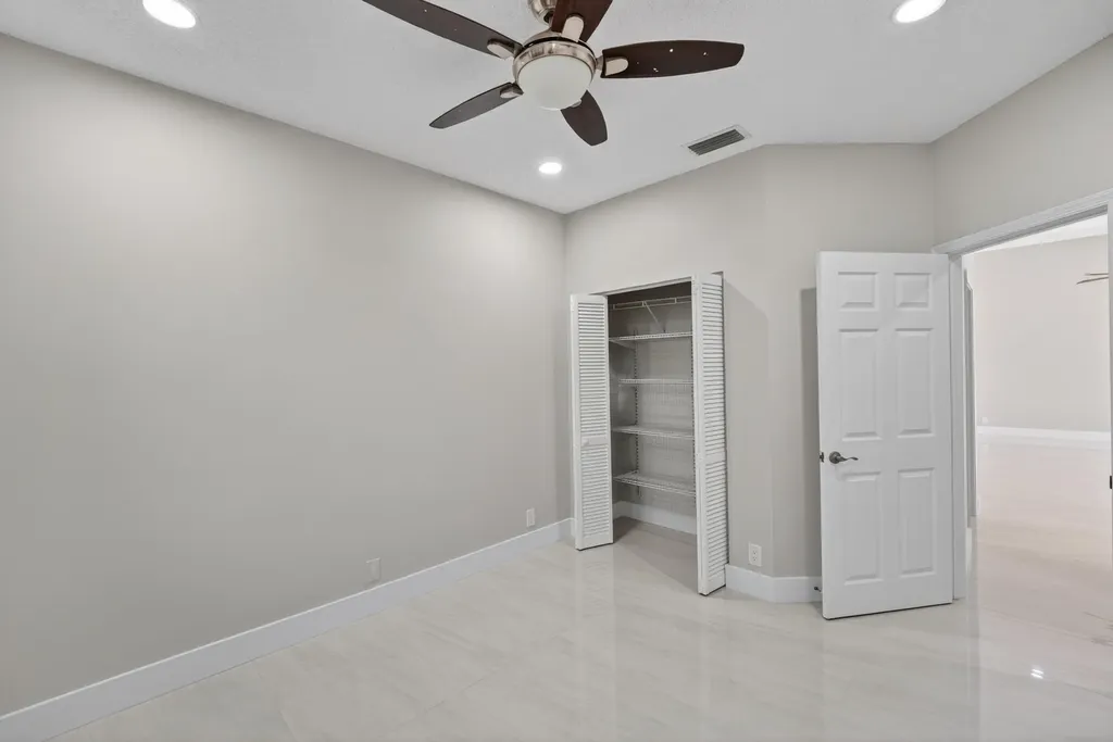 3043 Lakewood Drive Weston FL 33332