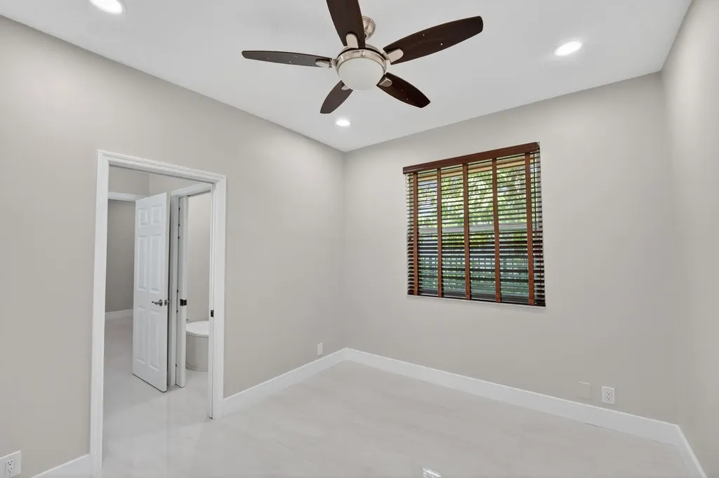 3043 Lakewood Drive Weston FL 33332