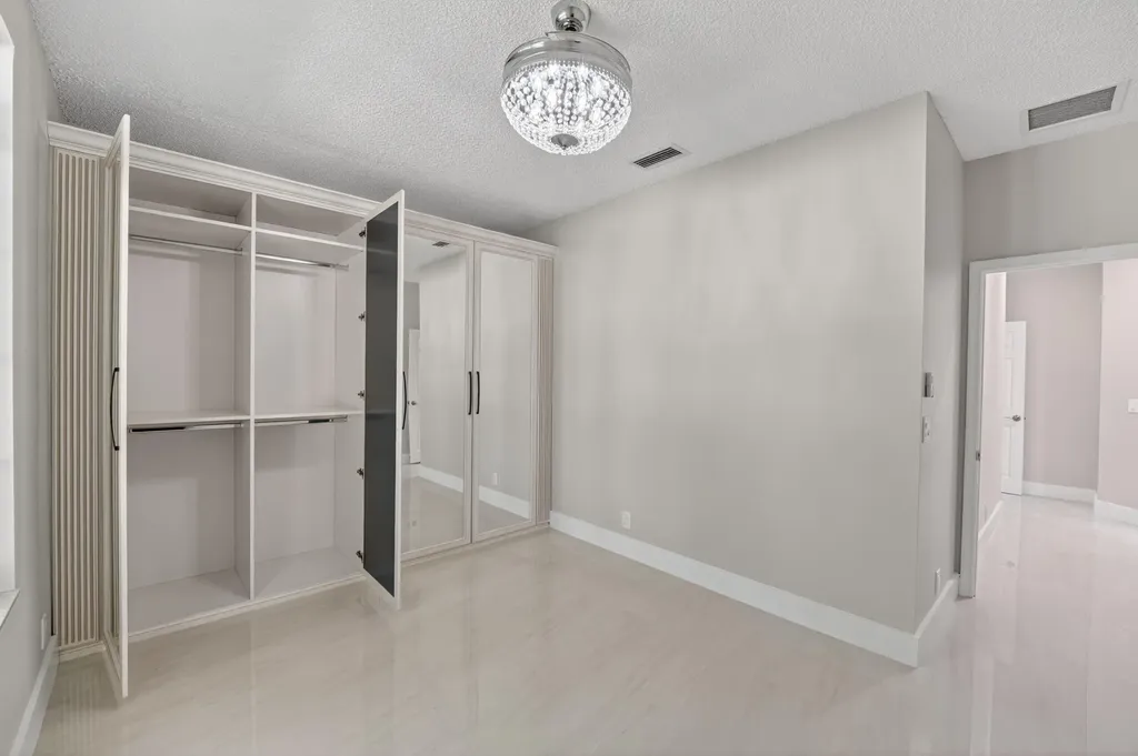 3043 Lakewood Drive Weston FL 33332