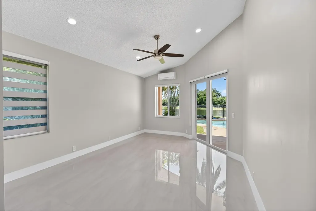 3043 Lakewood Drive Weston FL 33332