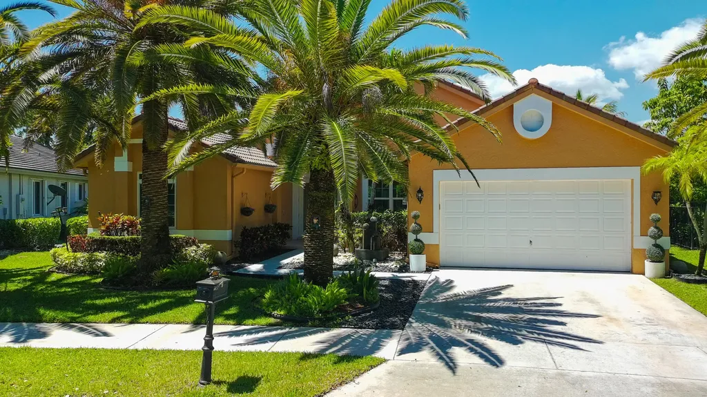 3043 Lakewood Drive Weston FL 33332