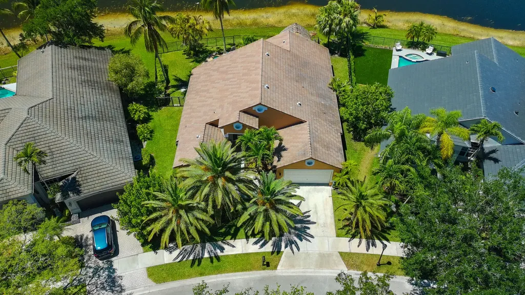 3043 Lakewood Drive Weston FL 33332