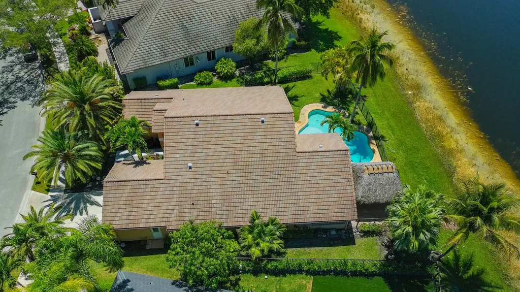 3043 Lakewood Drive Weston FL 33332