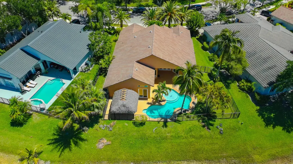 3043 Lakewood Drive Weston FL 33332