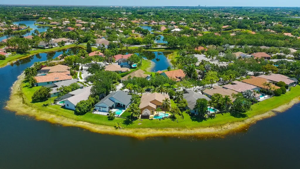 3043 Lakewood Drive Weston FL 33332